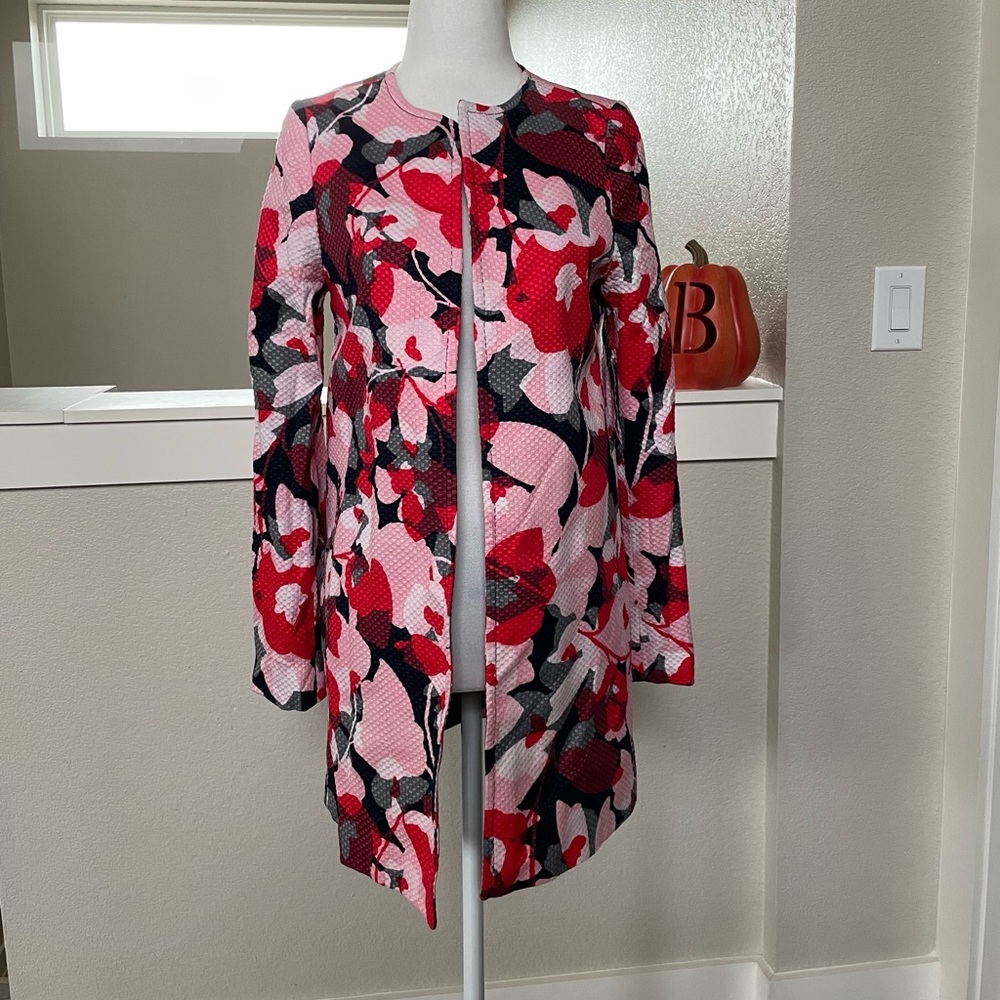 Coat by the limited size xs